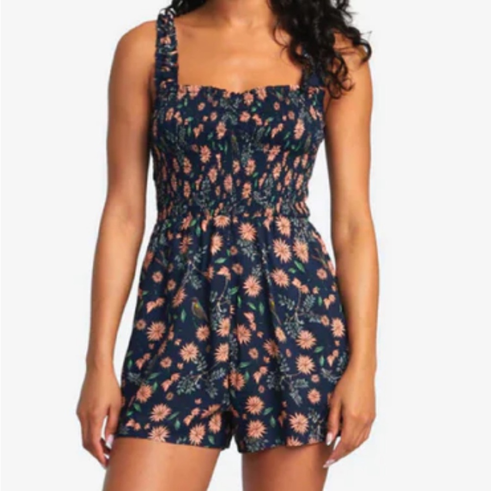 NWOT RVCA RAY ROMPER LARGE